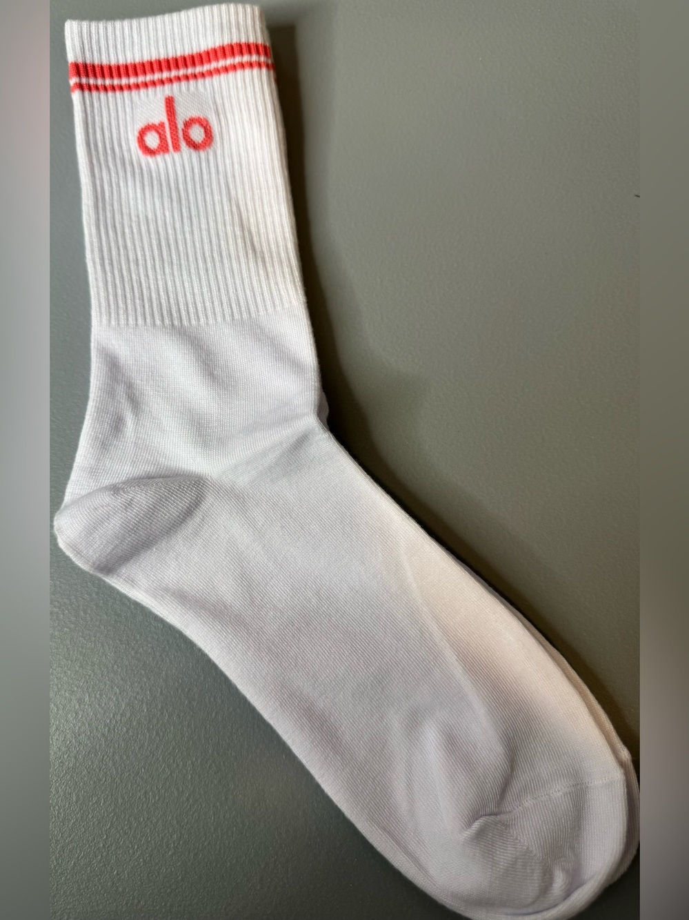 ALO Yoga white unisex throwback ribbed cuff Socks w/ coral Stripes contrast logo